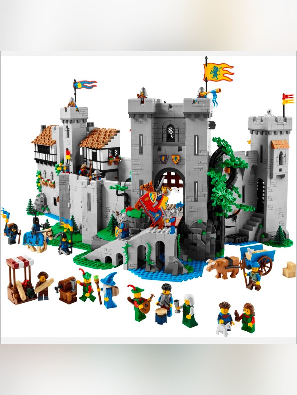 The LEGO Icons: Lion Knights' Castle (10305) - Picture 3 of 5